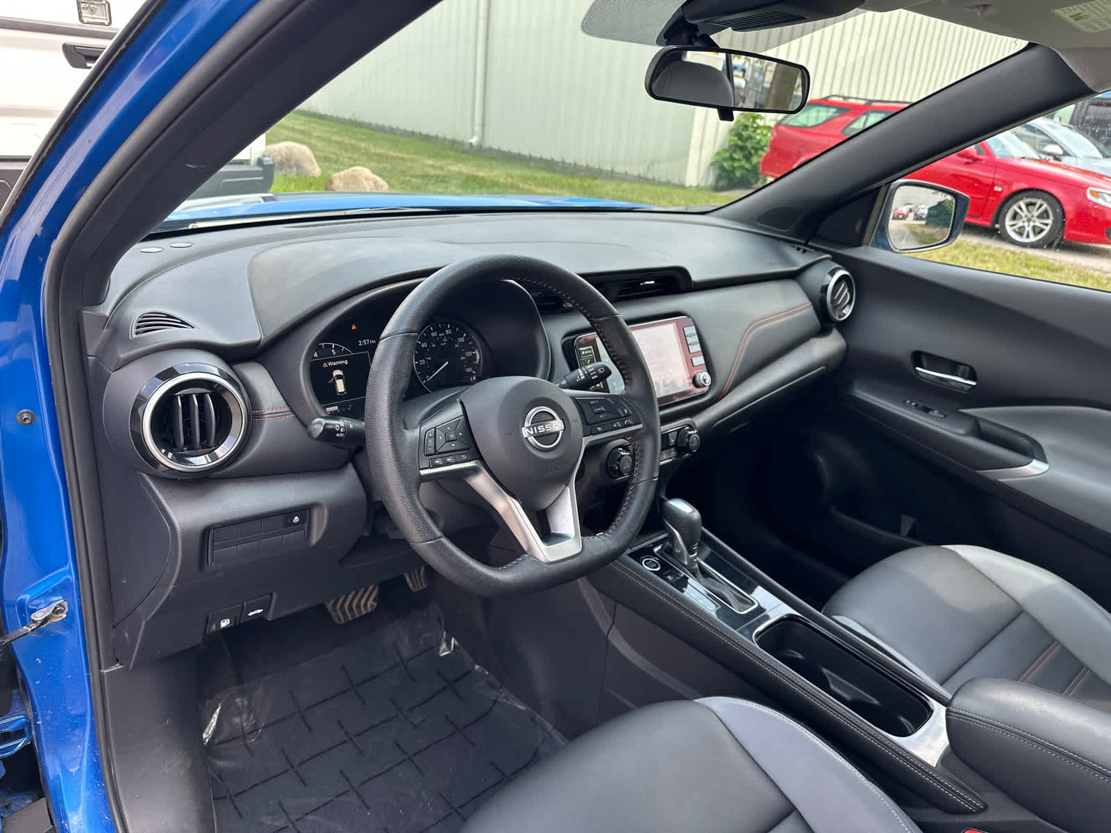 2022 Nissan Kicks SR 14