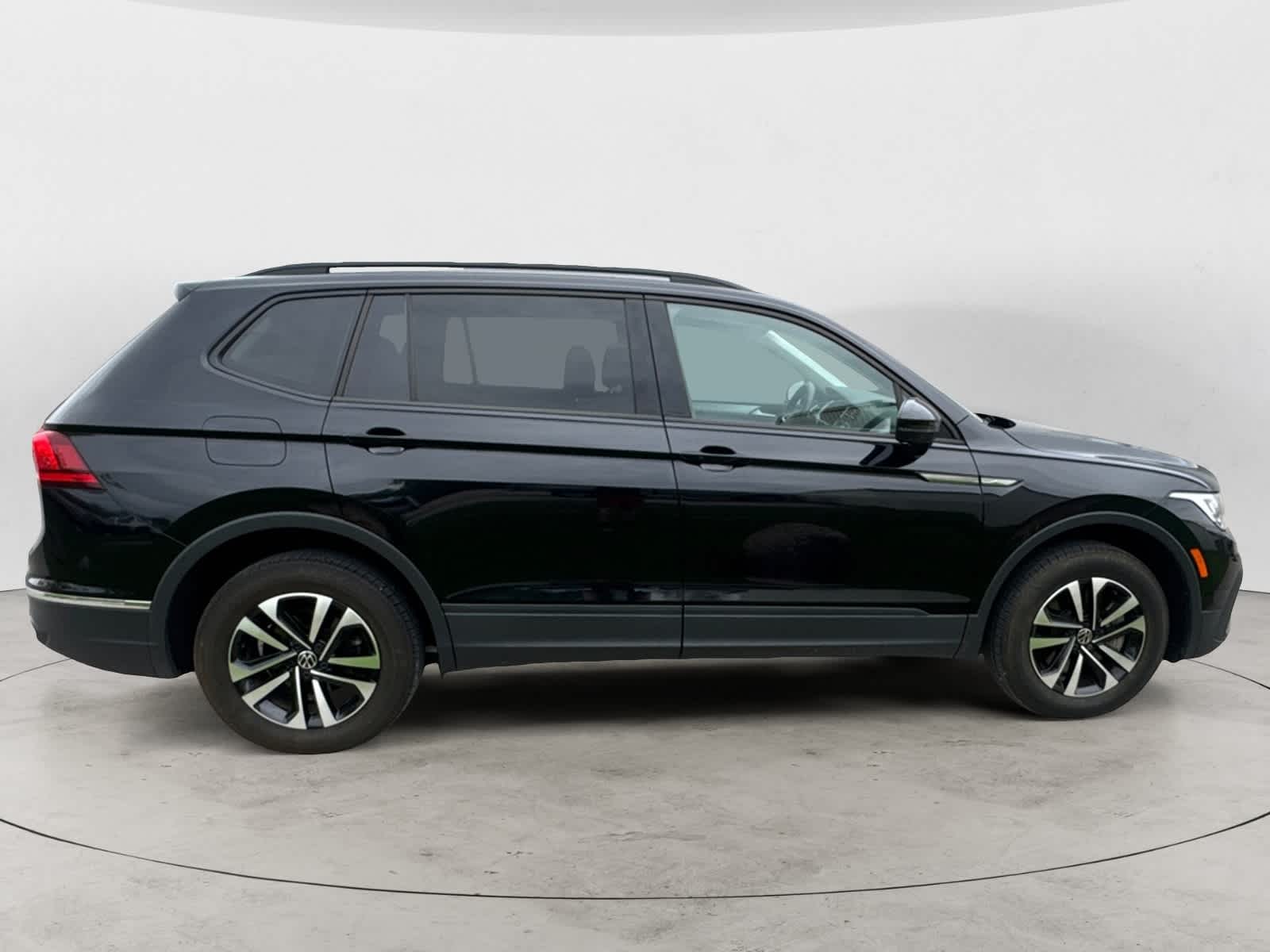 Thumbnail: 2022 Volkswagen Tiguan - 5