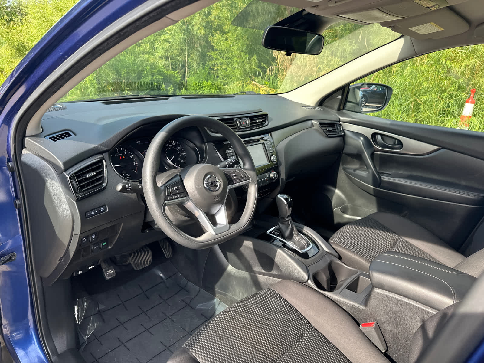 Thumbnail: 2021 Nissan Rogue Sport - 12