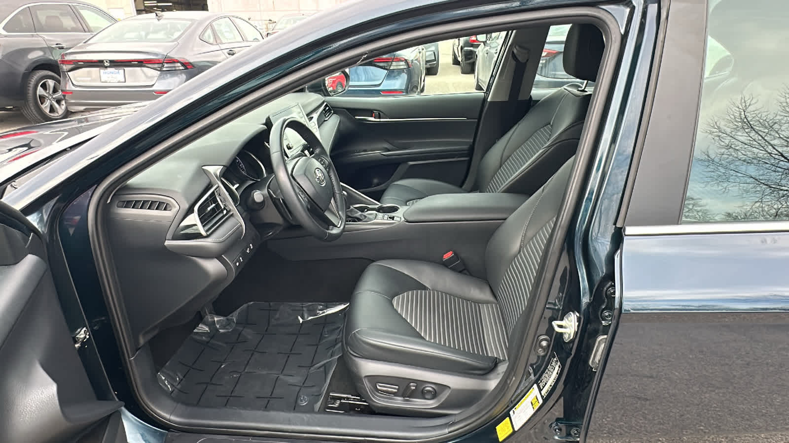 Thumbnail: 2021 Toyota Camry - 14