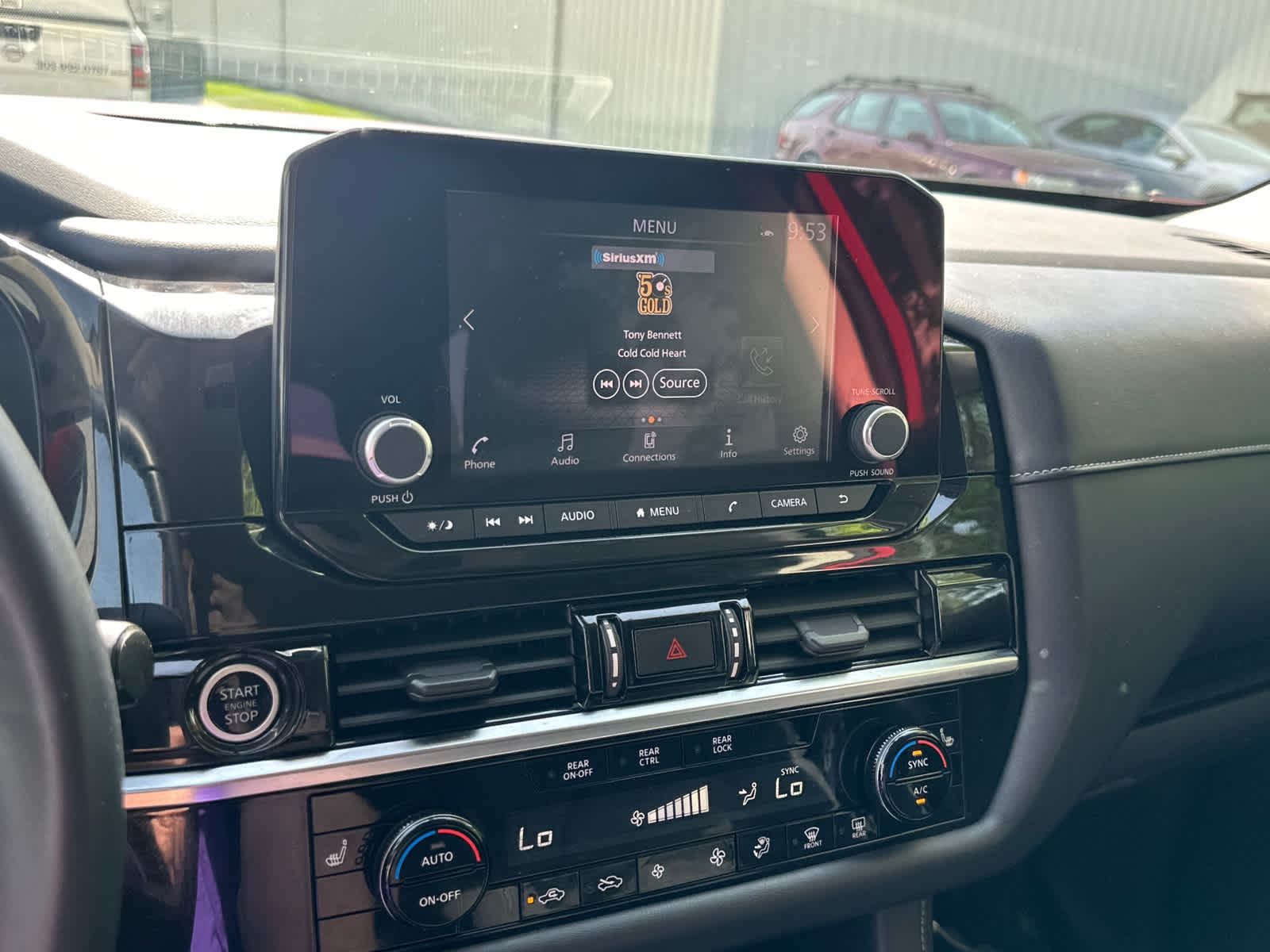 2022 Nissan Pathfinder SV 29
