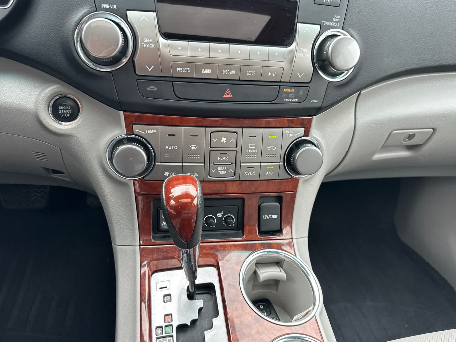 Thumbnail: 2012 Toyota Highlander - 31