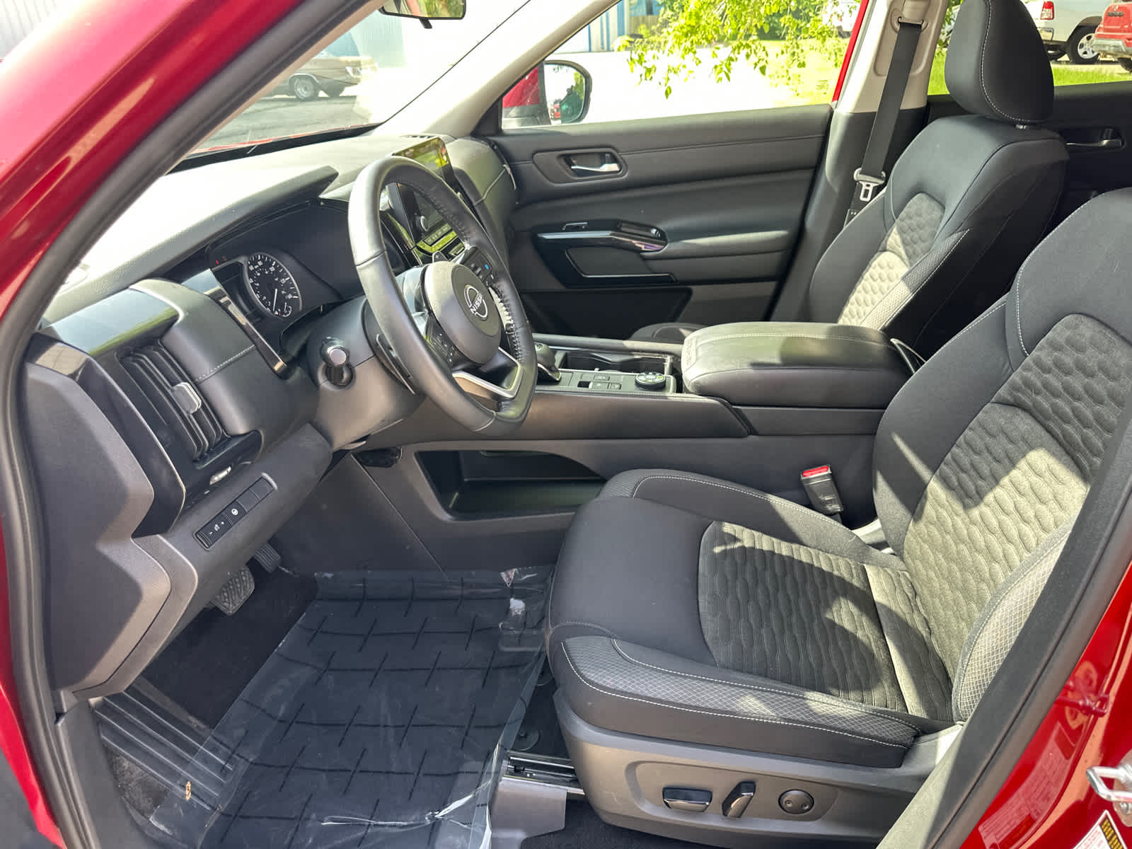 2022 Nissan Pathfinder SV 23