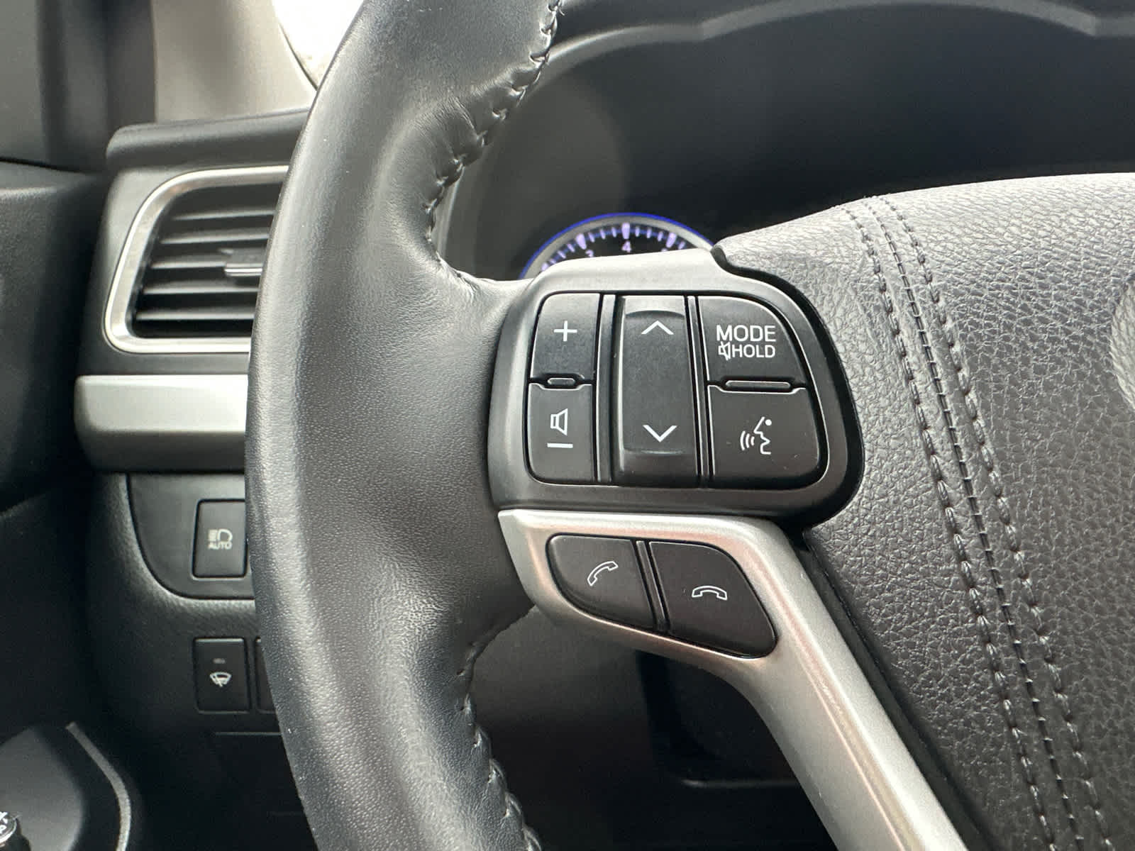 Thumbnail: 2018 Toyota Highlander - 20