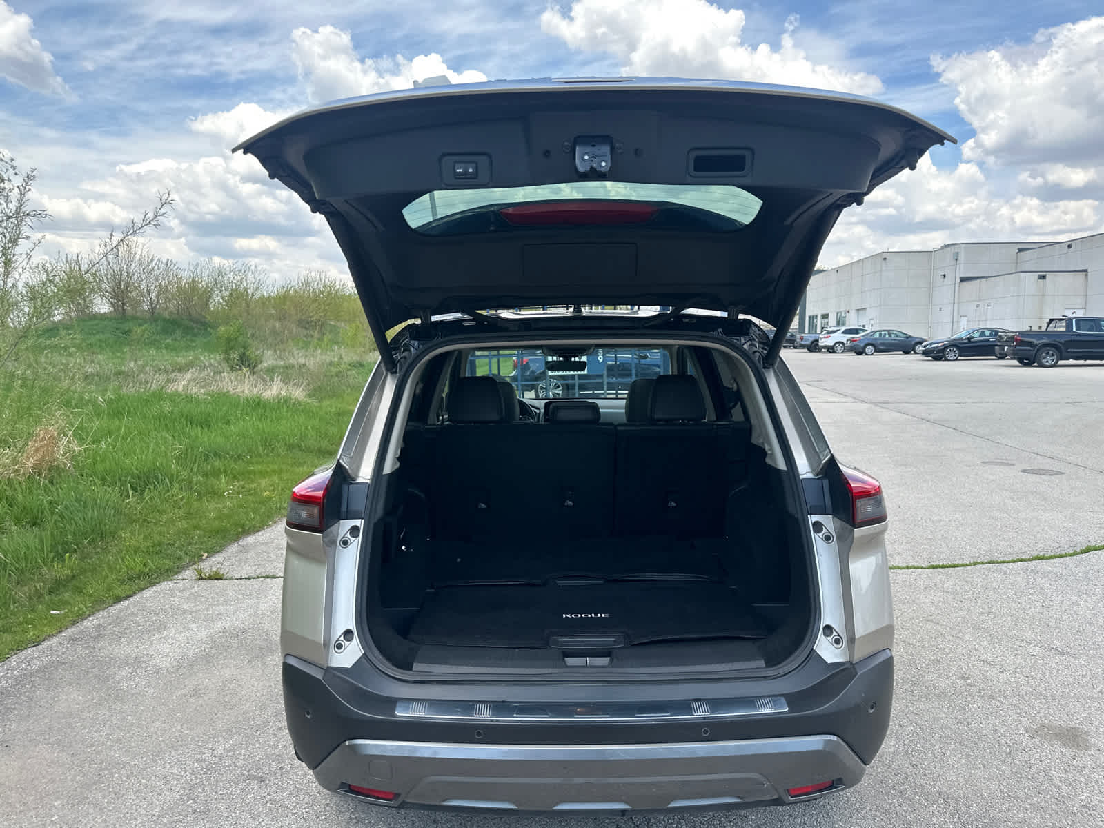 Thumbnail: 2023 Nissan Rogue - 10