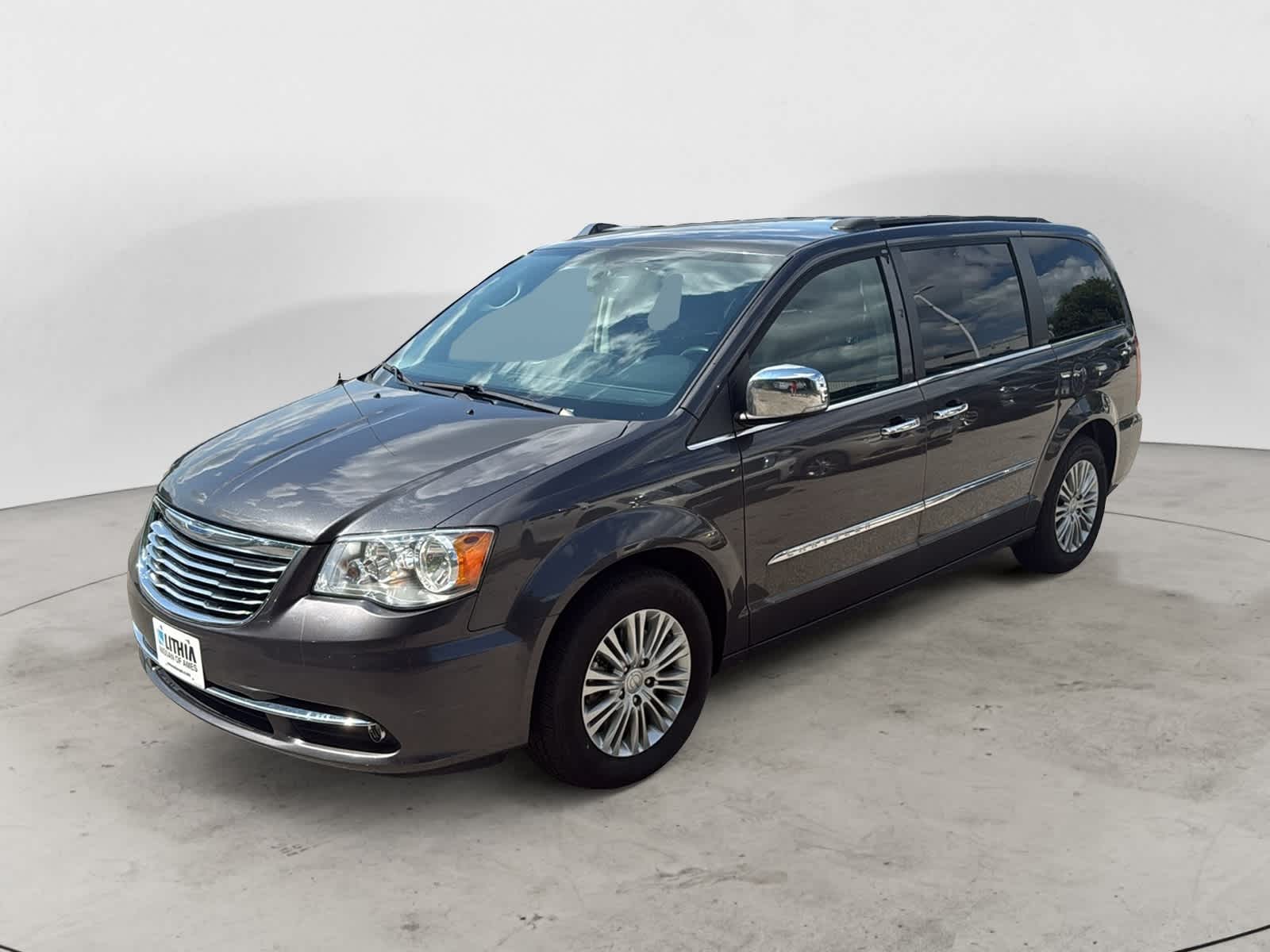 Used 2015 Chrysler Town & Country Touring-L with VIN 2C4RC1CGXFR546882 for sale in Ames, IA