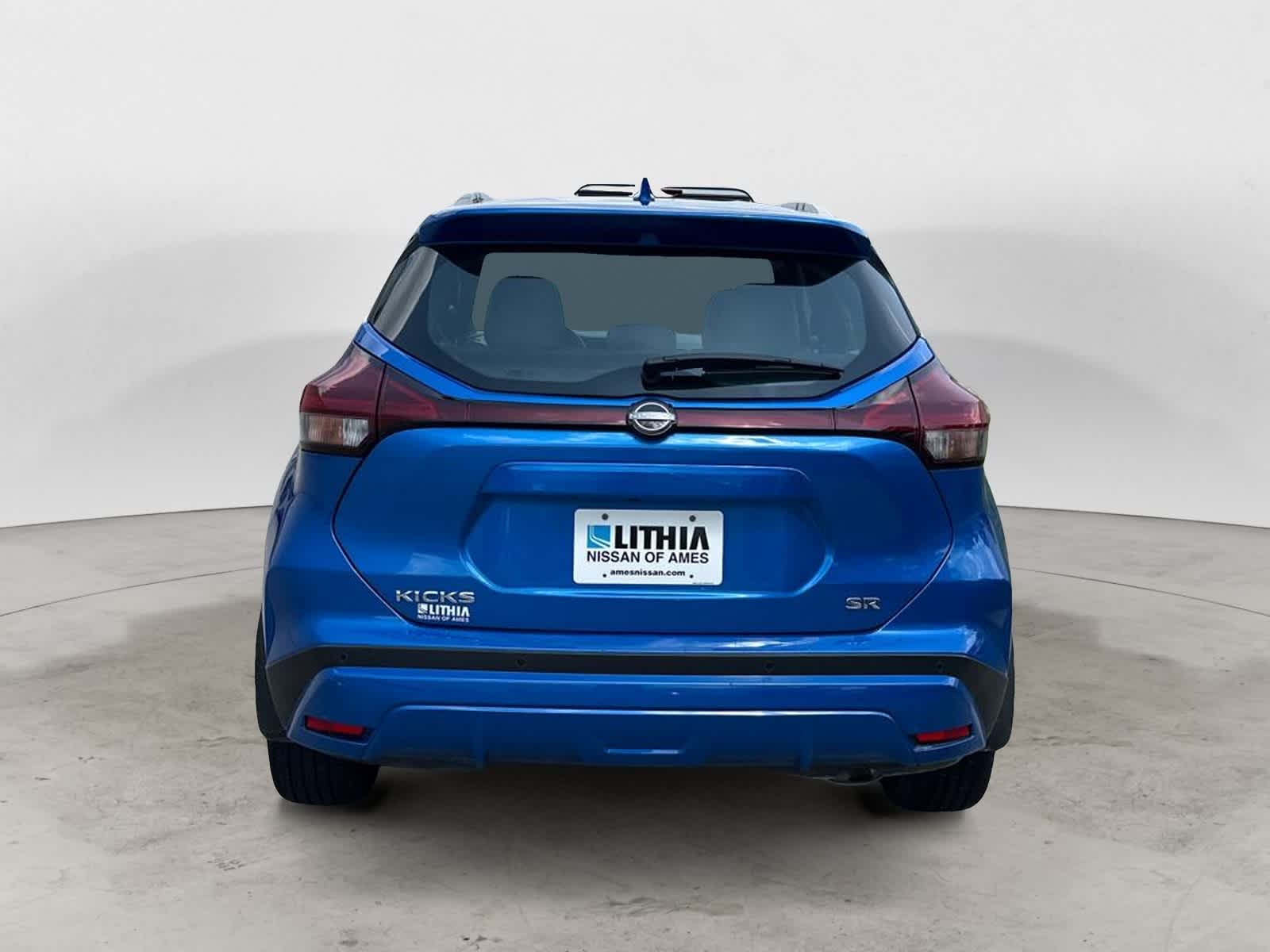 2022 Nissan Kicks SR 5