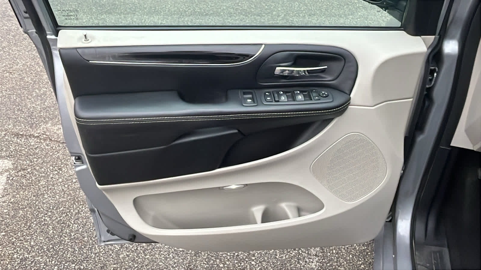 Thumbnail: 2019 Dodge Grand Caravan - 13