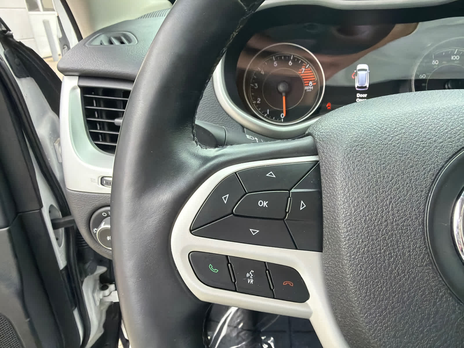Thumbnail: 2017 Jeep Cherokee - 21