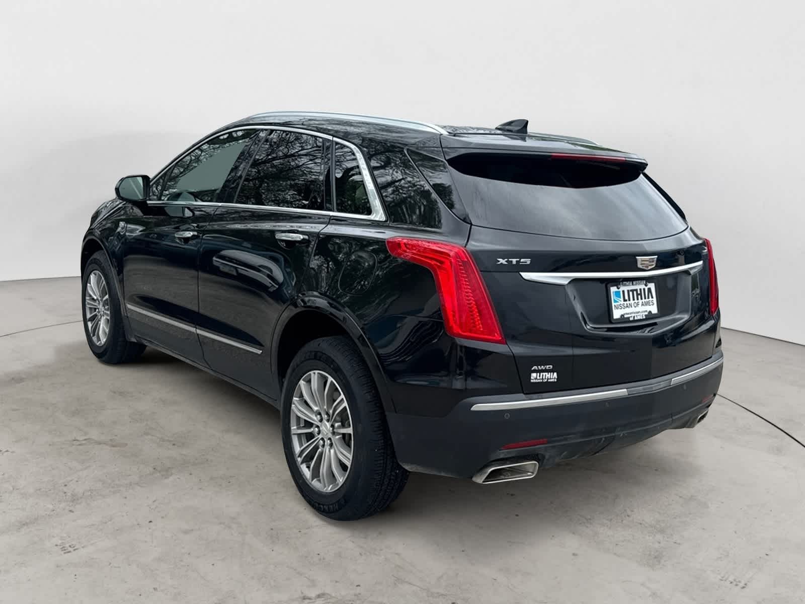 Thumbnail: 2019 Cadillac XT5 - 3