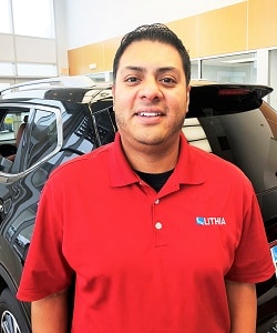 Staff member Adolfo Ninaquispe from ID_6f58f896fcd4