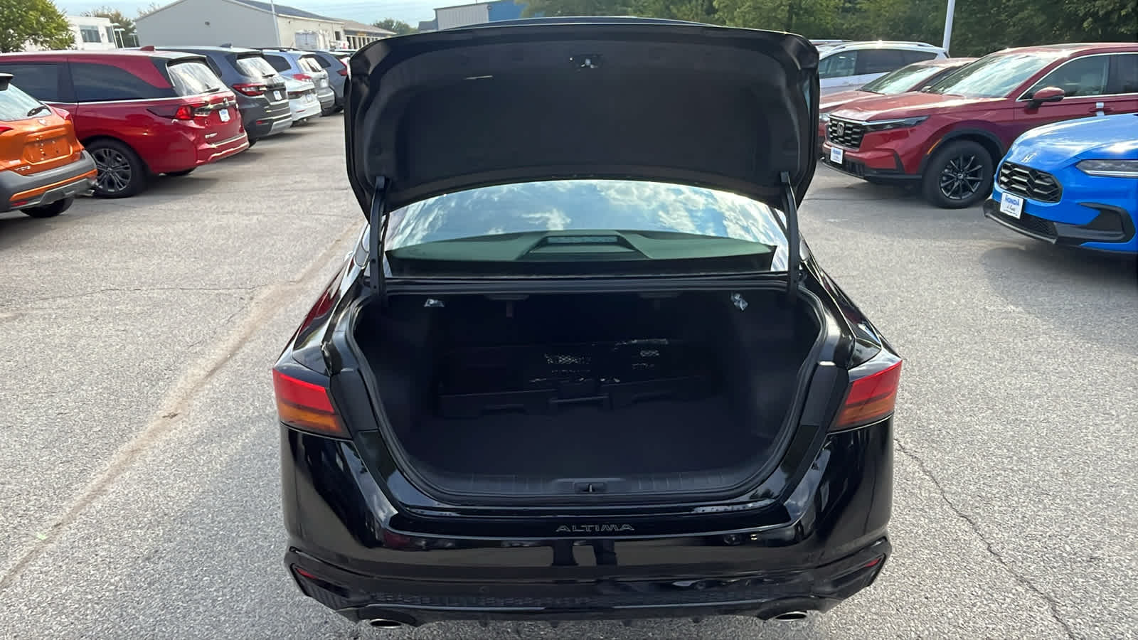 Thumbnail: 2025 Nissan Altima - 10