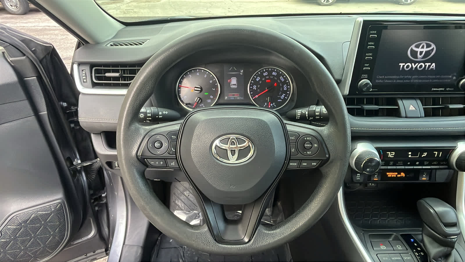 Thumbnail: 2019 Toyota RAV4 - 16