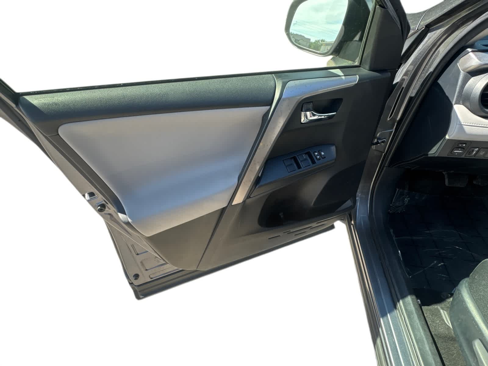 Thumbnail: 2016 Toyota RAV4 - 13
