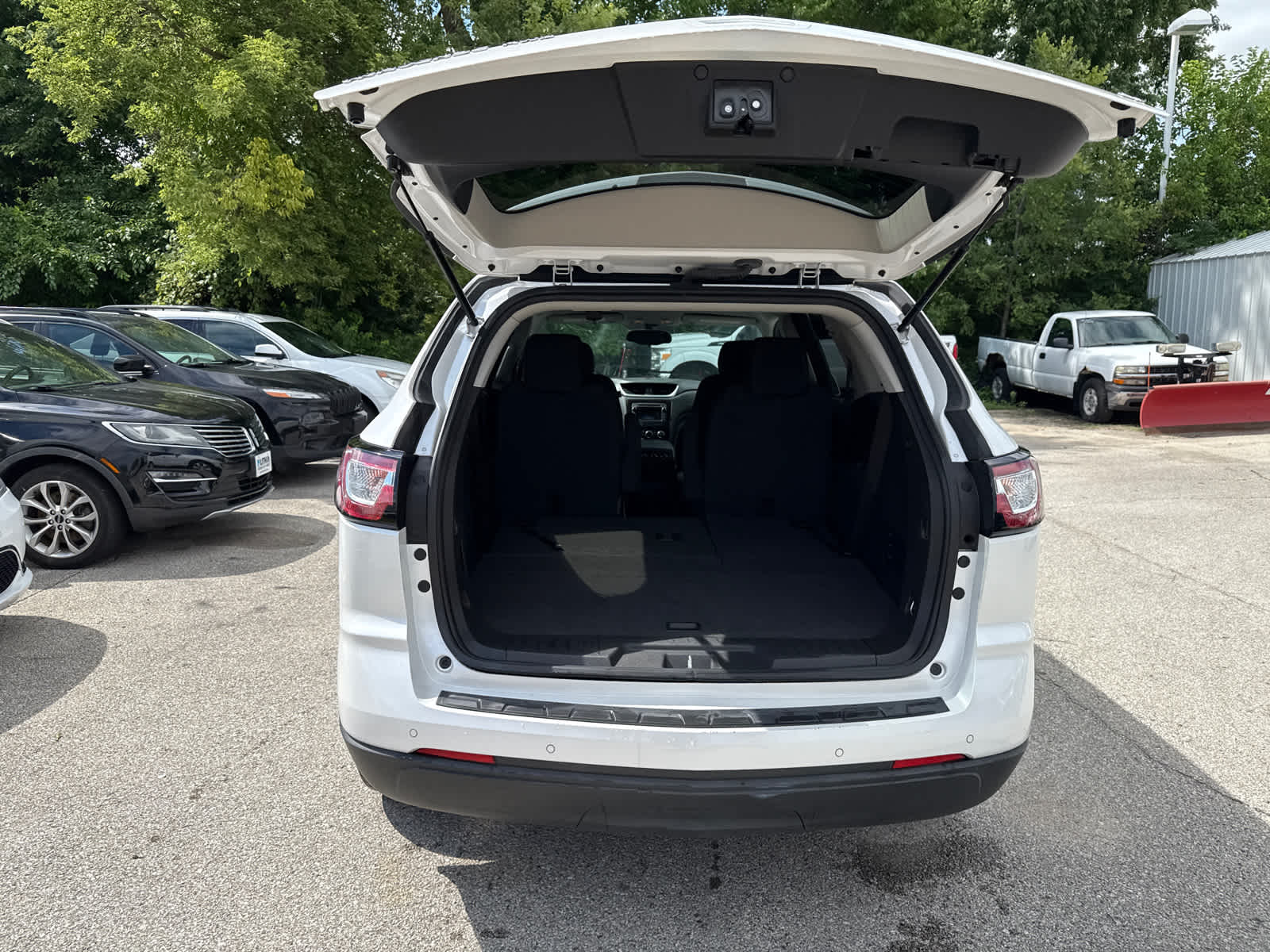 Thumbnail: 2017 Chevrolet Traverse - 9