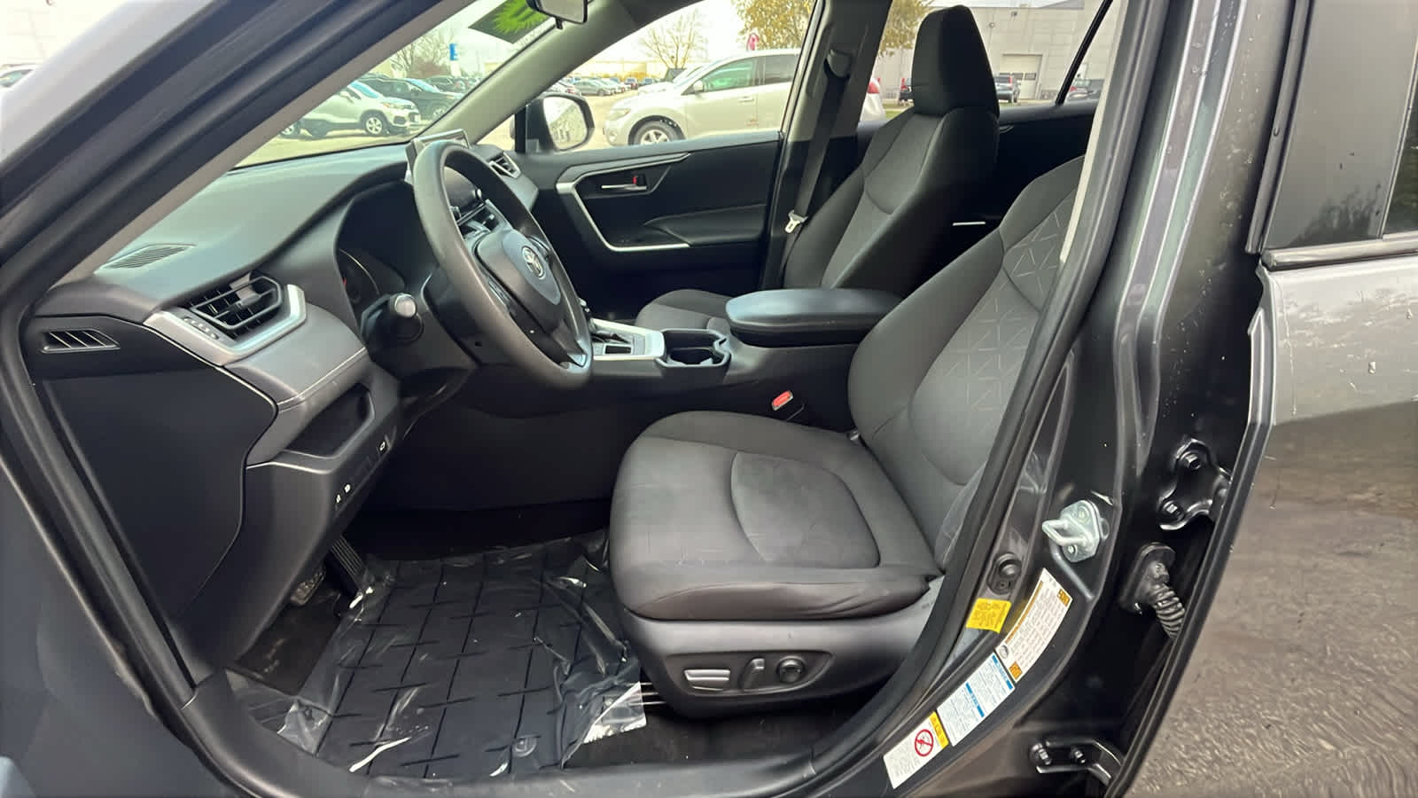 Thumbnail: 2019 Toyota RAV4 - 15