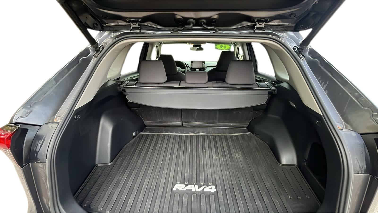 Thumbnail: 2019 Toyota RAV4 - 6