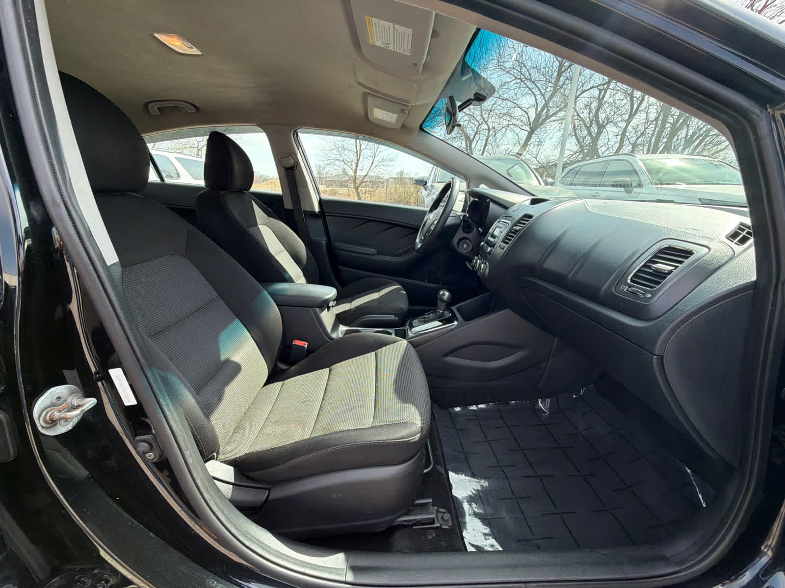 Thumbnail: 2017 Kia Forte - 9