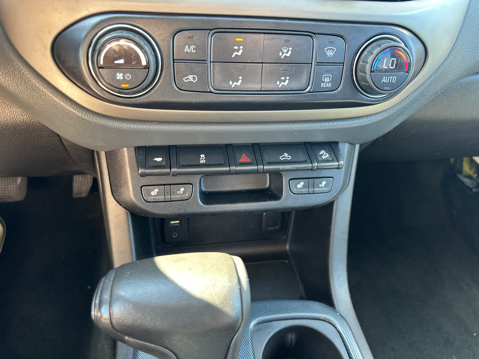 Thumbnail: 2015 Chevrolet Colorado - 24