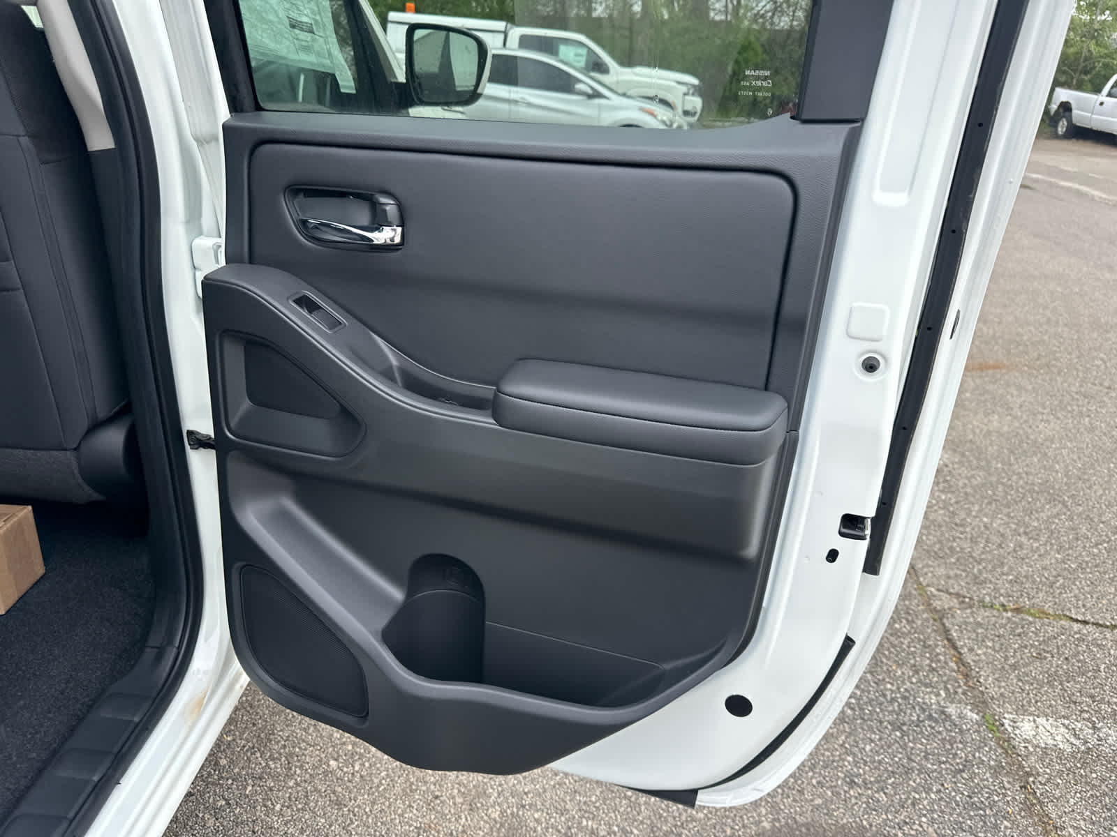 2025 Nissan Frontier SV 9