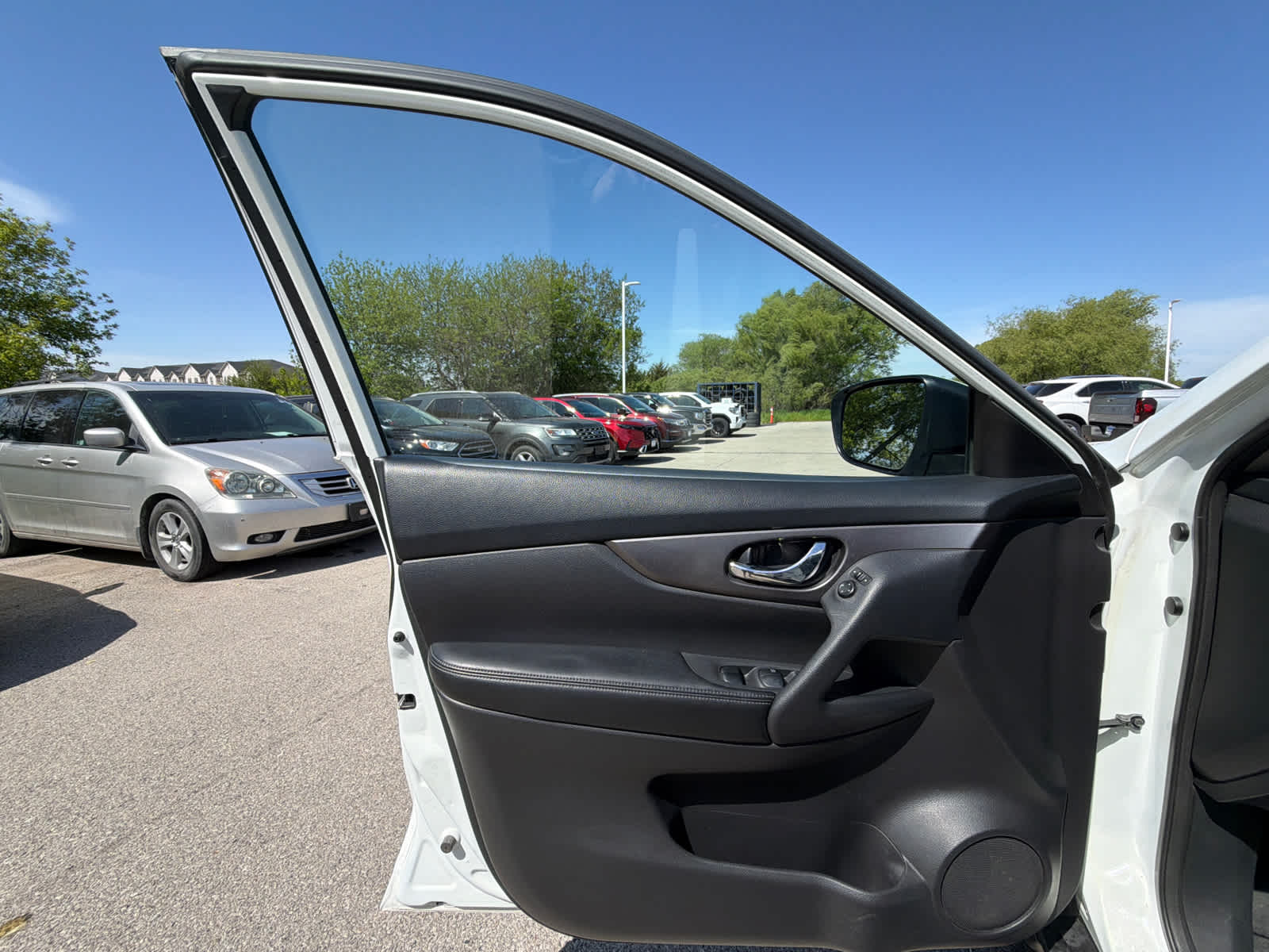 Thumbnail: 2016 Nissan Rogue - 15