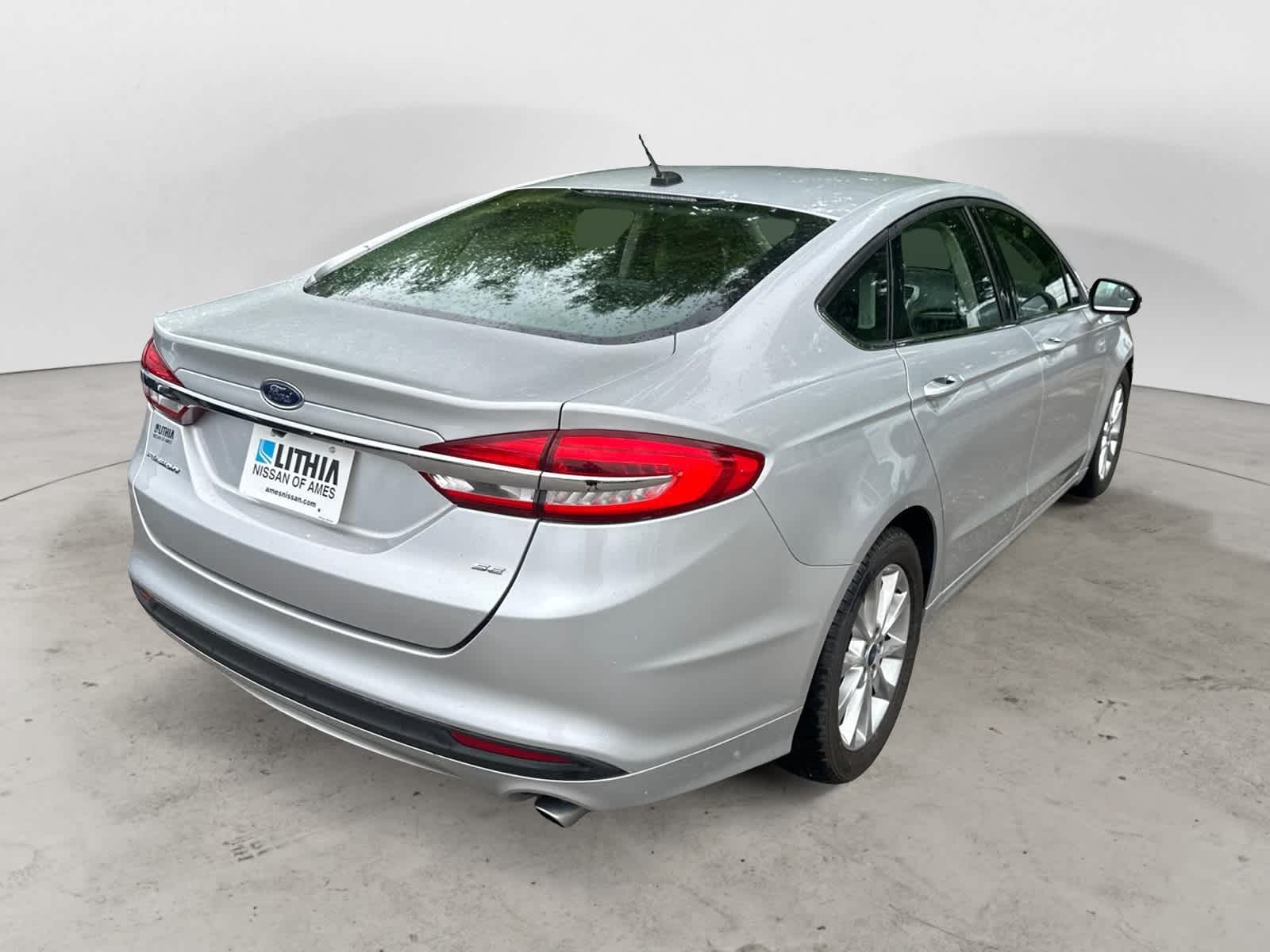 2017 Ford Fusion SE 3