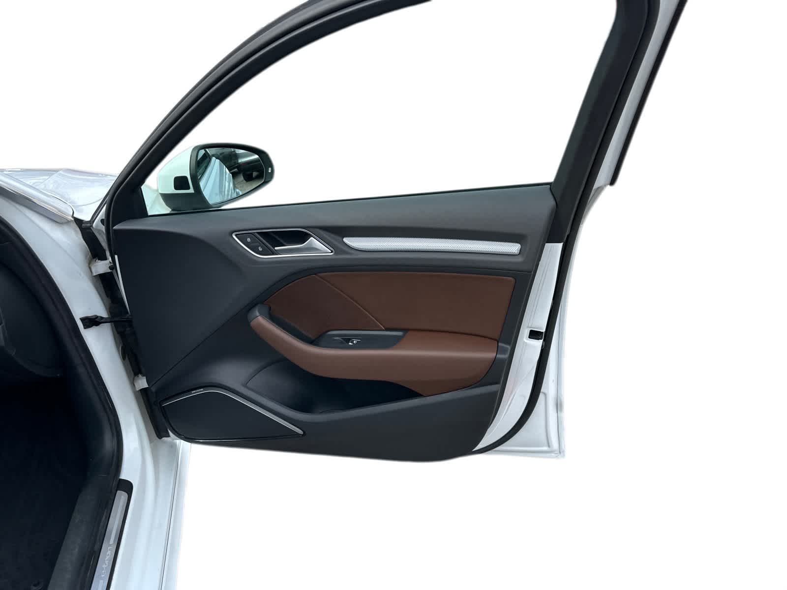 Thumbnail: 2016 Audi A3 e-tron - 6