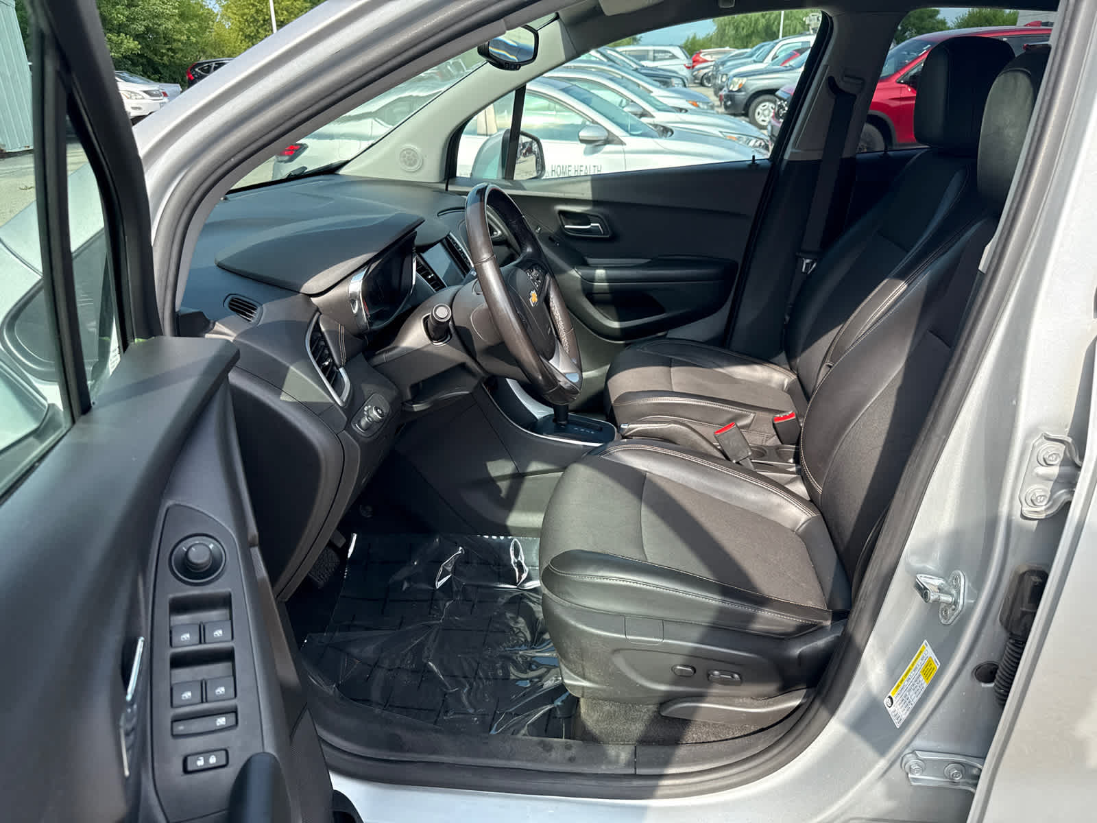 Thumbnail: 2022 Chevrolet Trax - 16