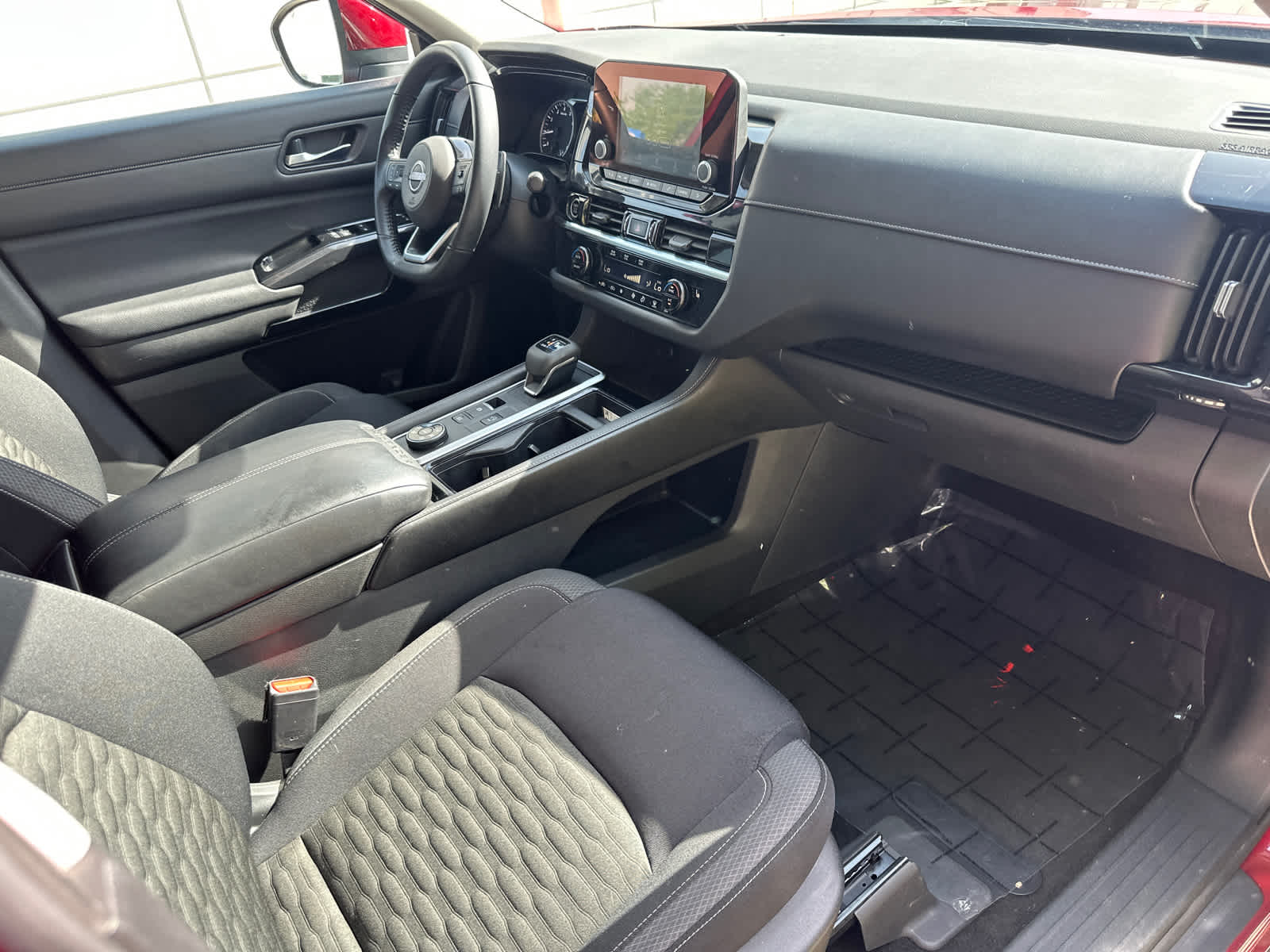2022 Nissan Pathfinder SV 11
