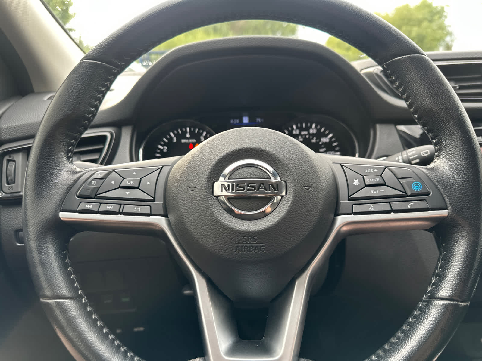 Thumbnail: 2020 Nissan Rogue Sport - 17