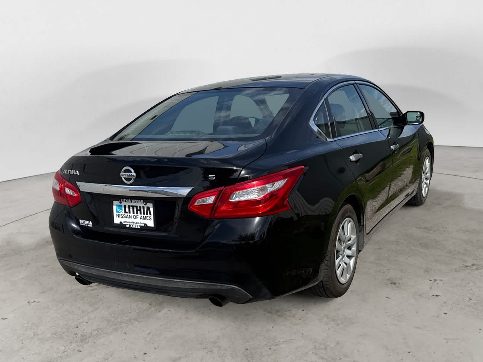 Thumbnail: 2017 Nissan Altima - 4