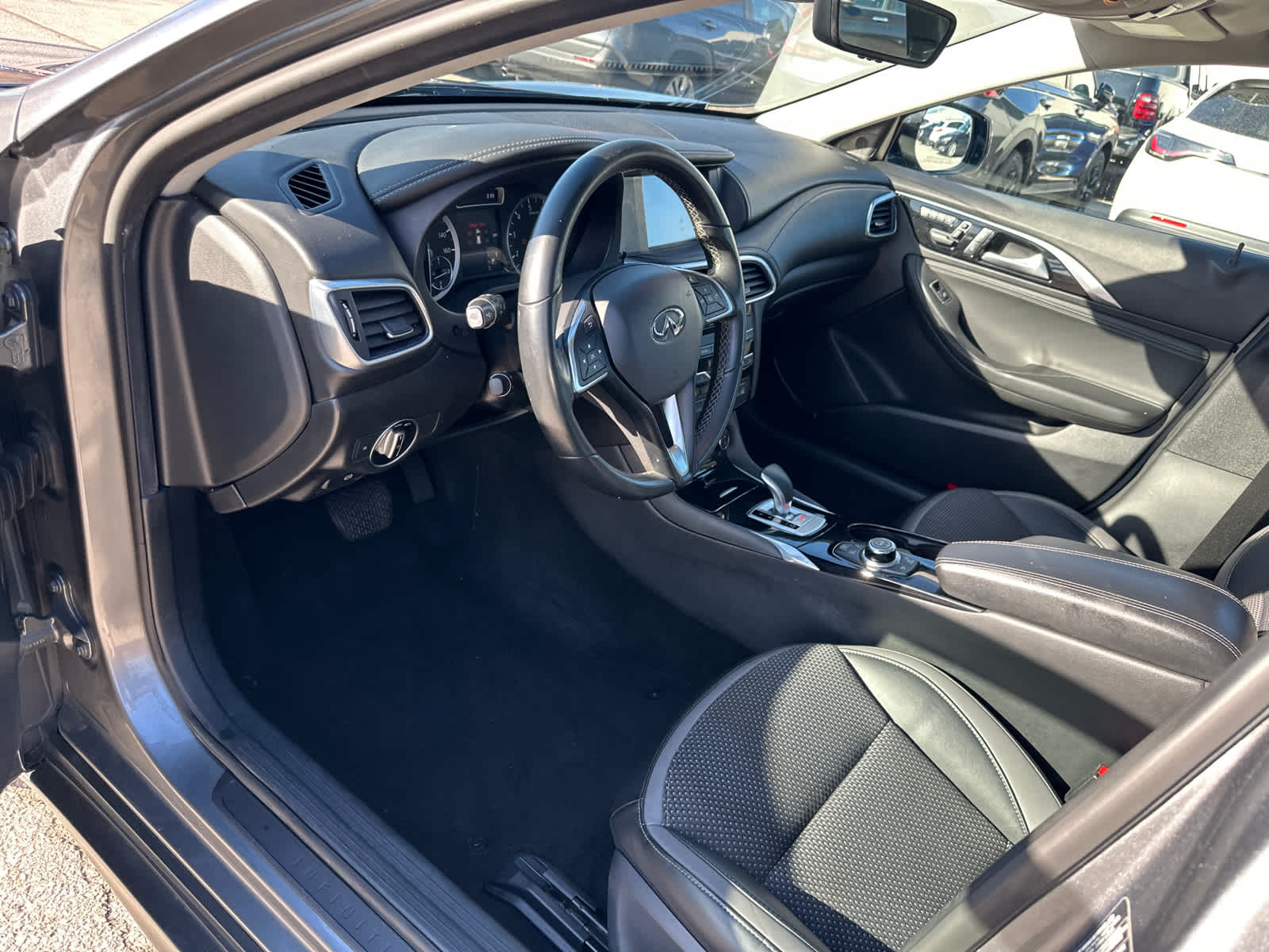 Thumbnail: 2019 INFINITI QX30 - 21