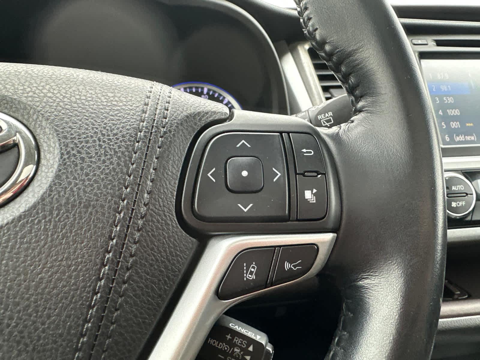 Thumbnail: 2018 Toyota Highlander - 22