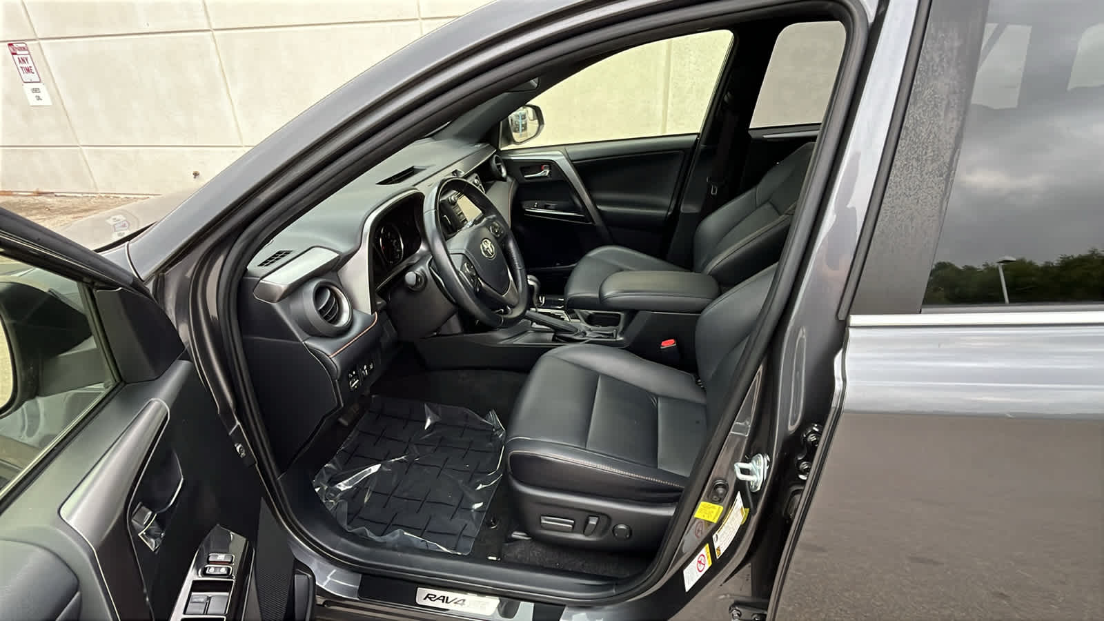 Thumbnail: 2018 Toyota RAV4 - 14