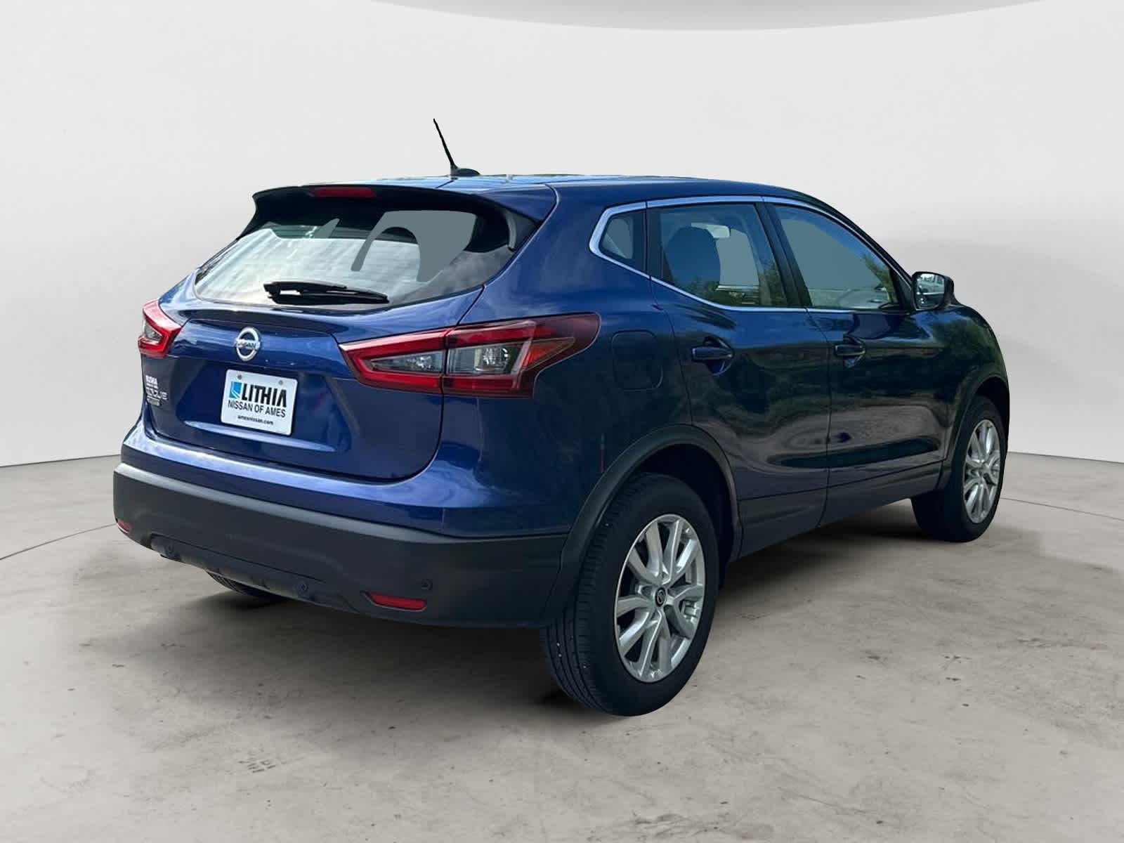 Thumbnail: 2021 Nissan Rogue Sport - 6