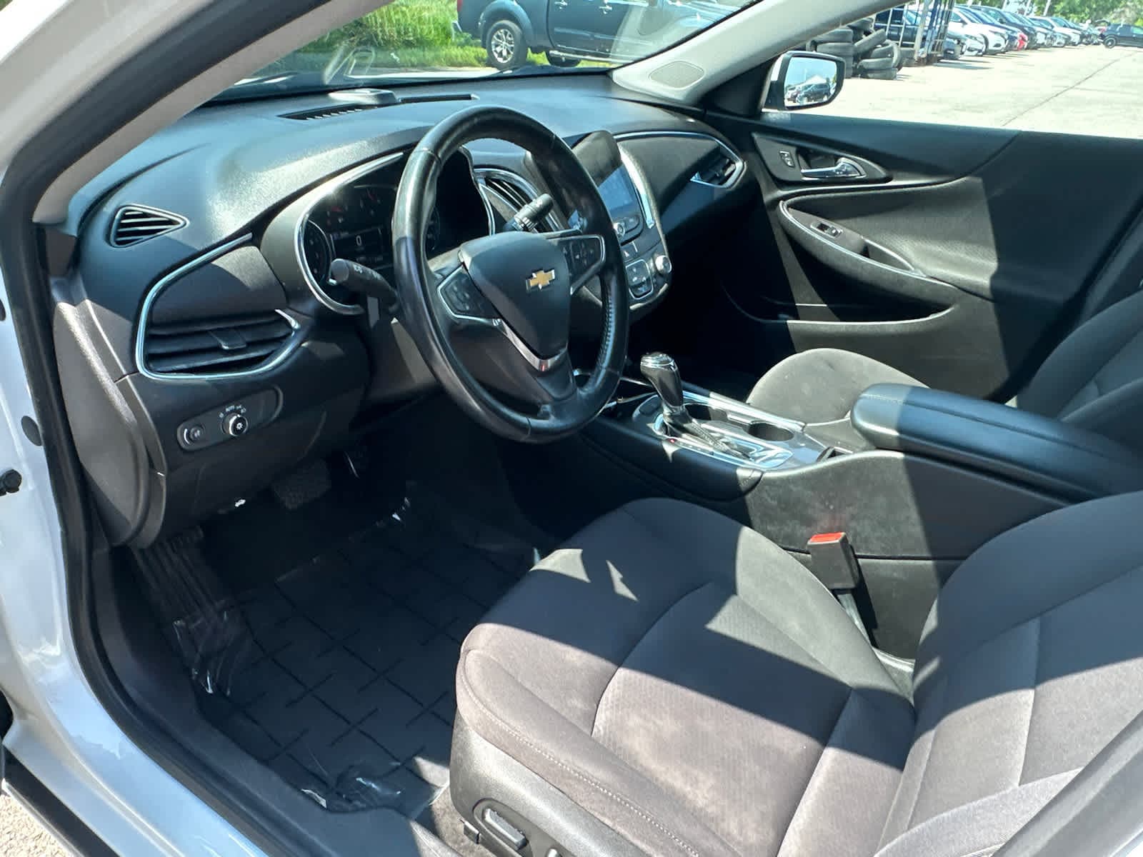 Thumbnail: 2018 Chevrolet Malibu - 15