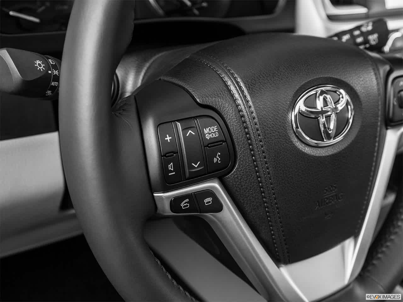 Thumbnail: 2014 Toyota Highlander - 15
