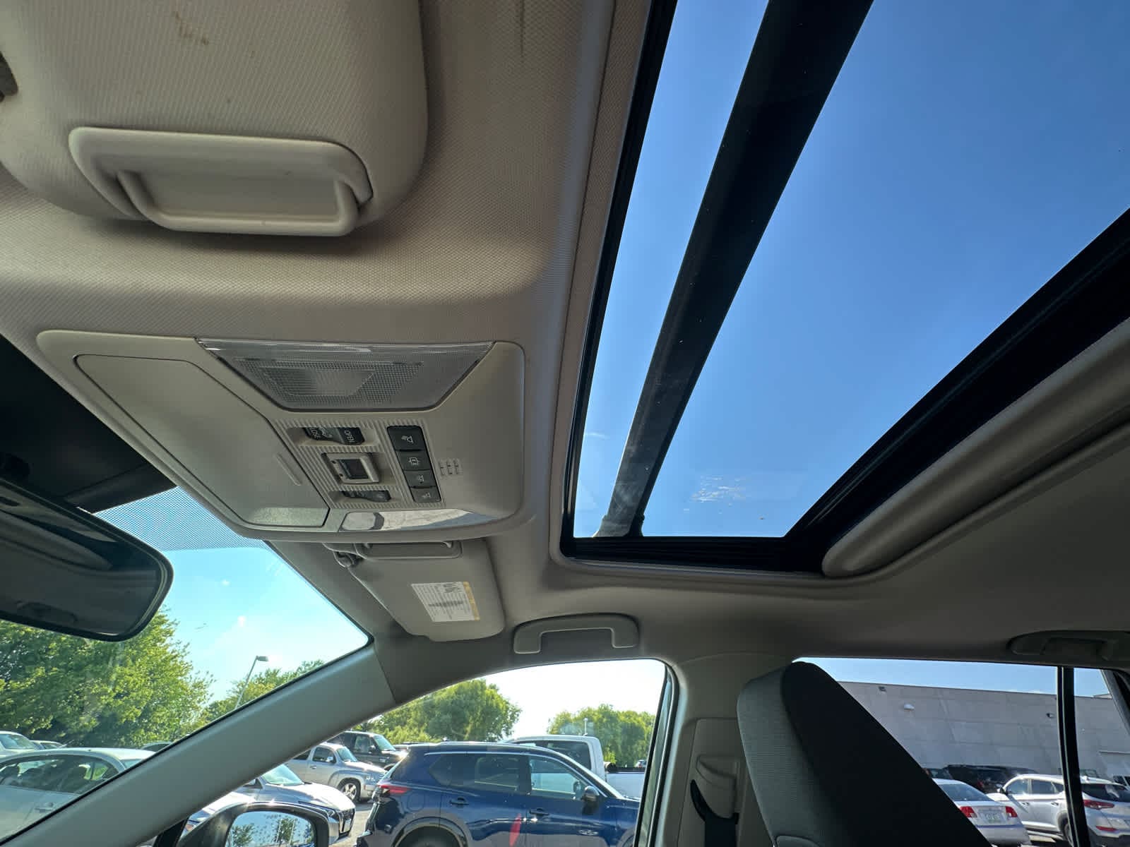 Thumbnail: 2019 Toyota RAV4 - 24