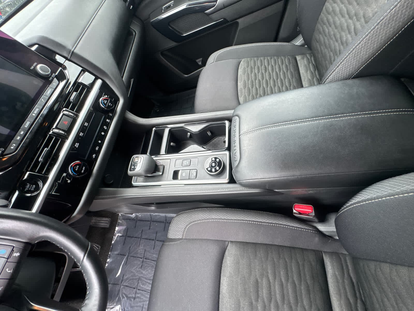 2025 Nissan Pathfinder SV - Photo 20
