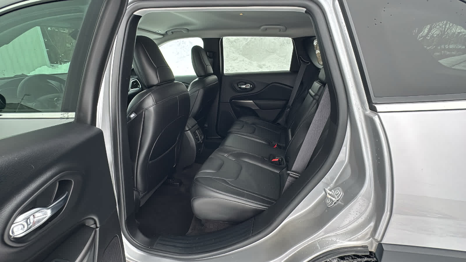 Thumbnail: 2019 Jeep Cherokee - 14