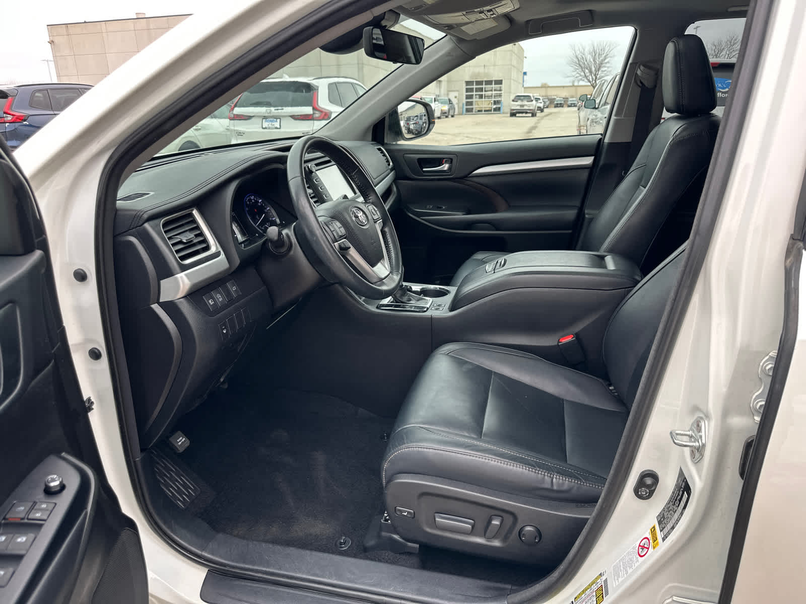 Thumbnail: 2018 Toyota Highlander - 17