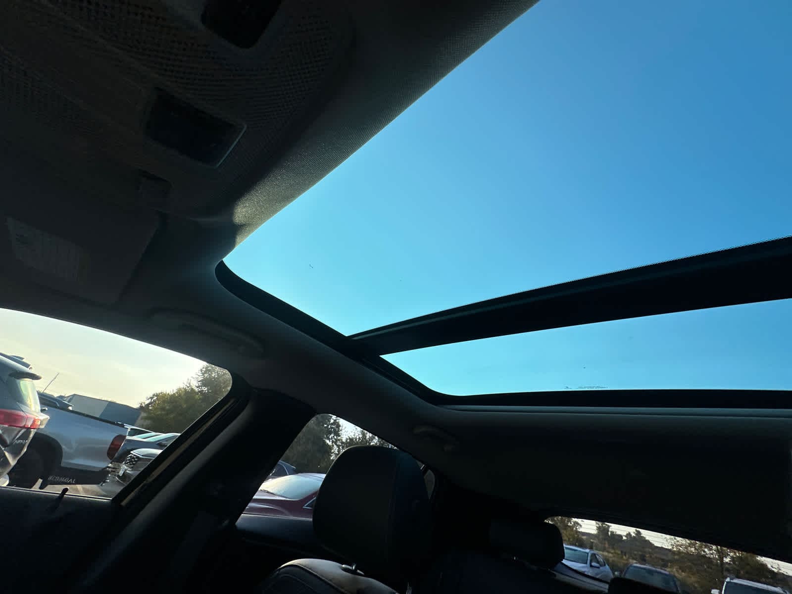 Thumbnail: 2018 INFINITI QX30 - 32