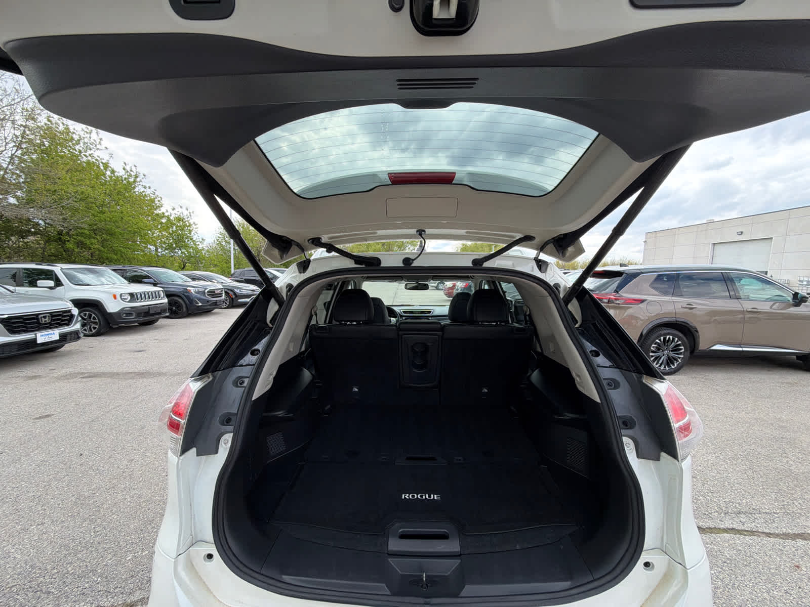 Thumbnail: 2015 Nissan Rogue - 9