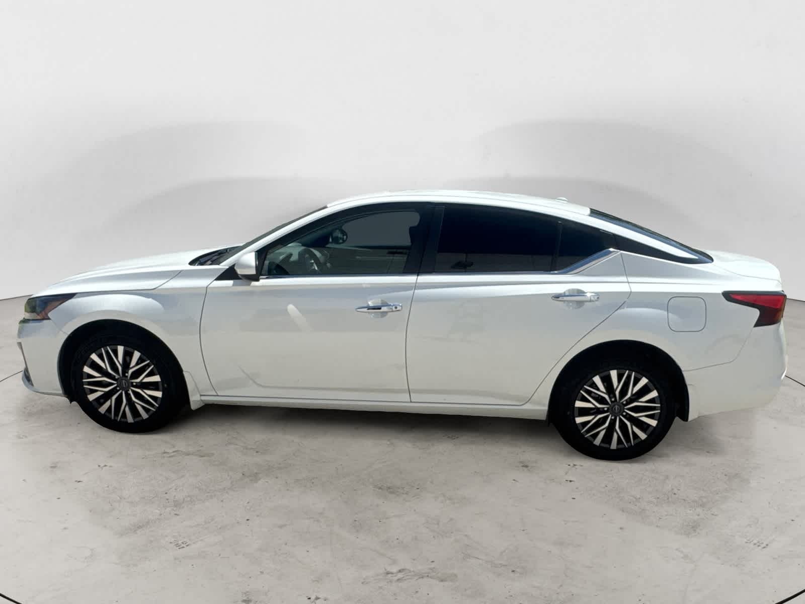 Thumbnail: 2023 Nissan Altima - 3