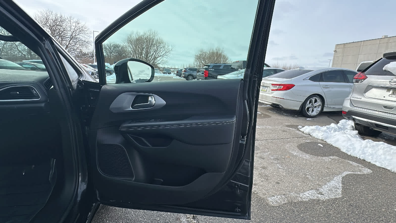 Thumbnail: 2021 Chrysler Pacifica - 10