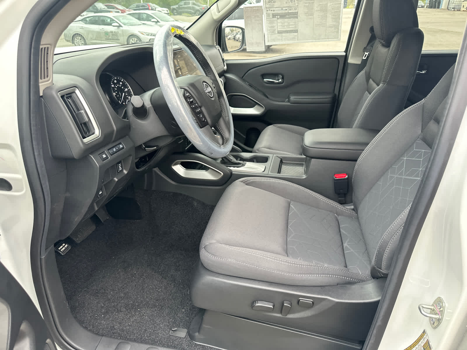 2025 Nissan Frontier SV 17