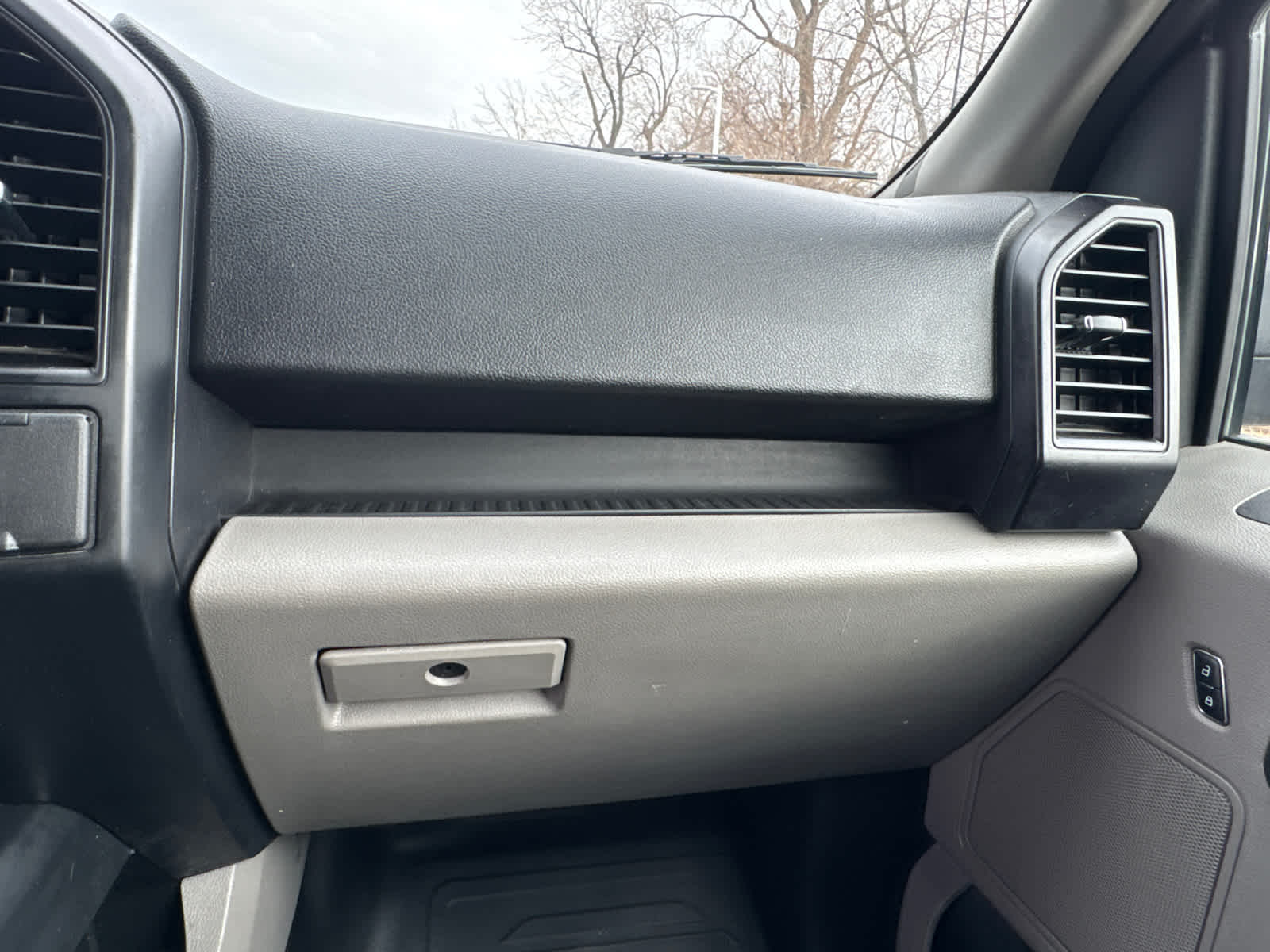 Thumbnail: 2017 Ford F-150 - 20