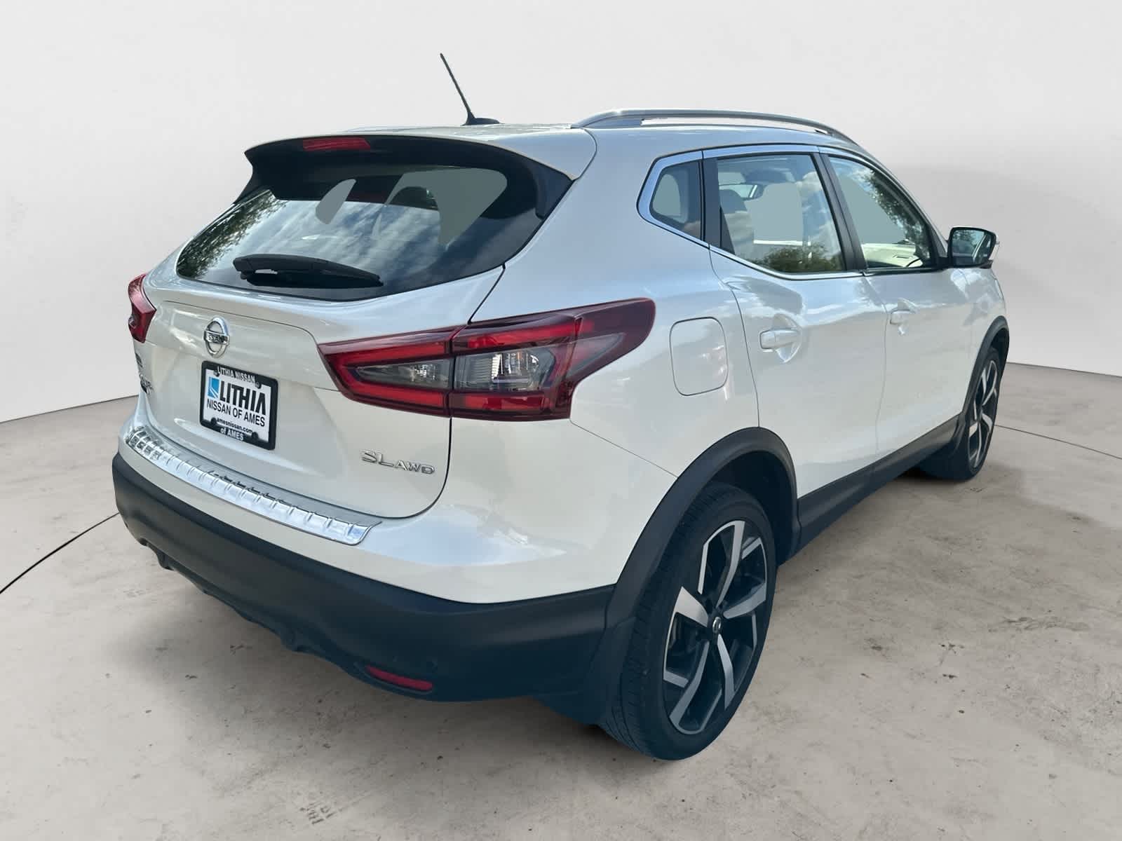 Thumbnail: 2022 Nissan Rogue Sport - 3