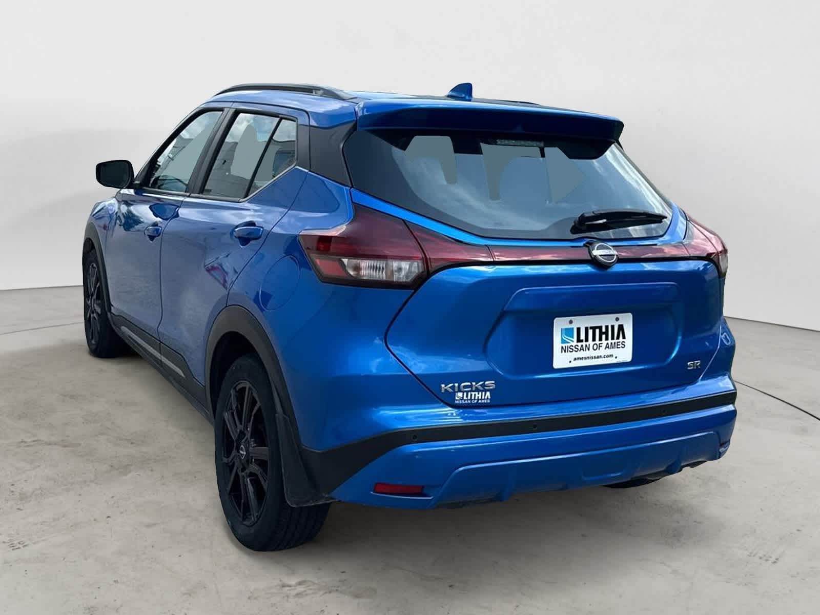 2022 Nissan Kicks SR 4