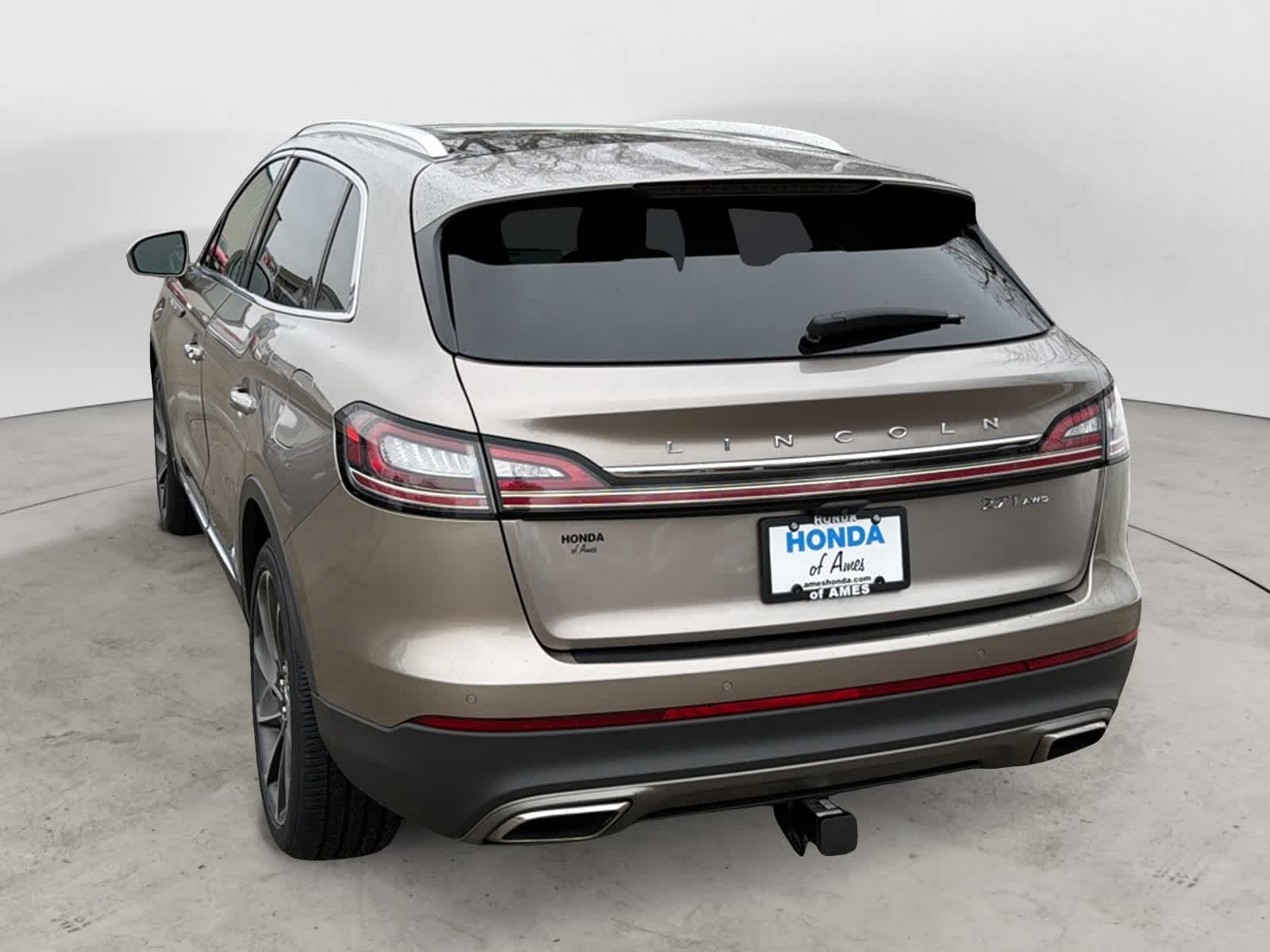 Thumbnail: 2019 Lincoln Nautilus - 3